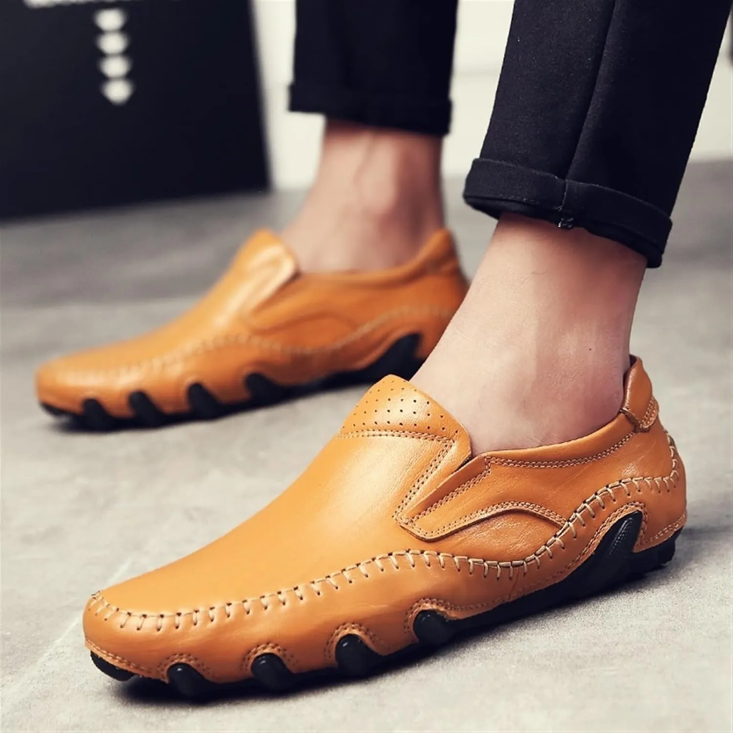 Men's Lightweight Driving Loafers – Breathable Leather Slip-Ons with Anti-Slip Sole, Flat Heel, and Comfortable Fit for Walking